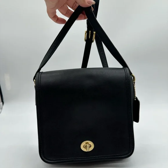 Coach • 9076 Companion Flap - Picture 6 of 14